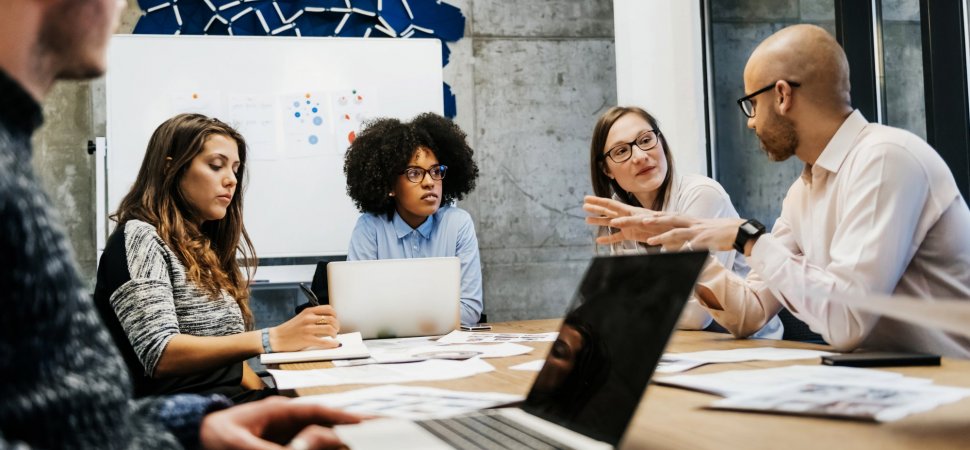 cara komunikasi ditempat kerja, motivator indonesia, motivator perusahaan, motivator karyawan, pembicara motivasi, pembicara motivator indonesia,