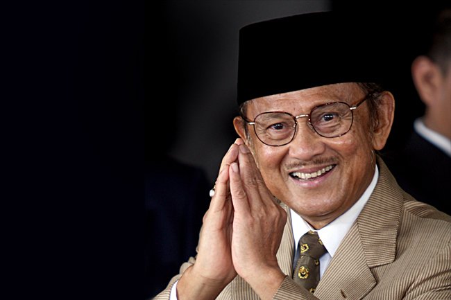 Belajar Kesetiaan Dengan Eyang BJ Habibie, eyang habibie, motivator indonesia